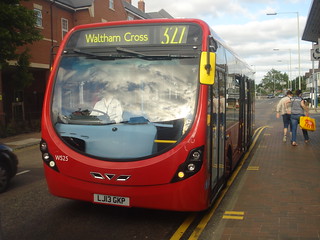 London General WS25 on Route 327, Waltham Cross