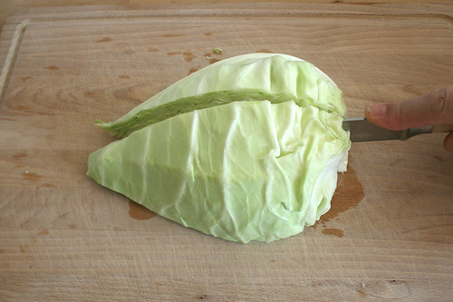 13 - Spitzkohl vierteln / Quarter cabbage