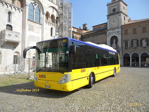 nuovo Citelis Irisbus CNG n°174 in piazza Grande a Modena