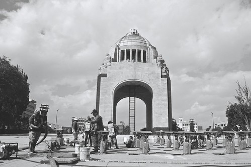 Monumento a la Revolución by MandoBarista