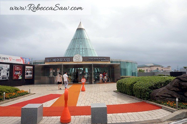Teddy Bear Museum Jeju Island - Rebeccasawblog-001