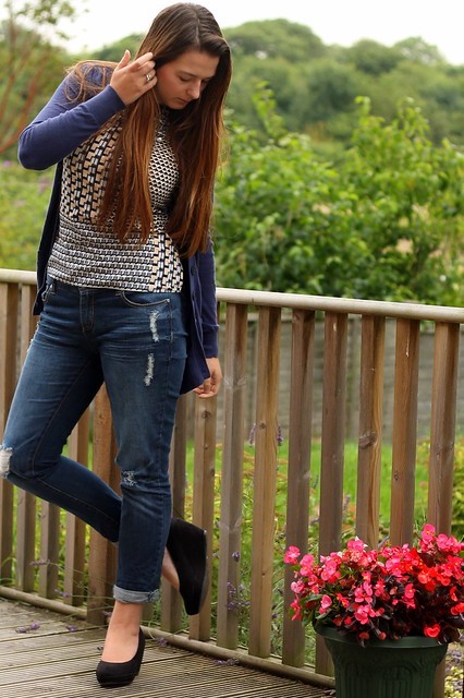 OOTD, outfit of the day, uk style blog, navy cardigan, dorothy perkins top, boyfriend jeans, flatforms