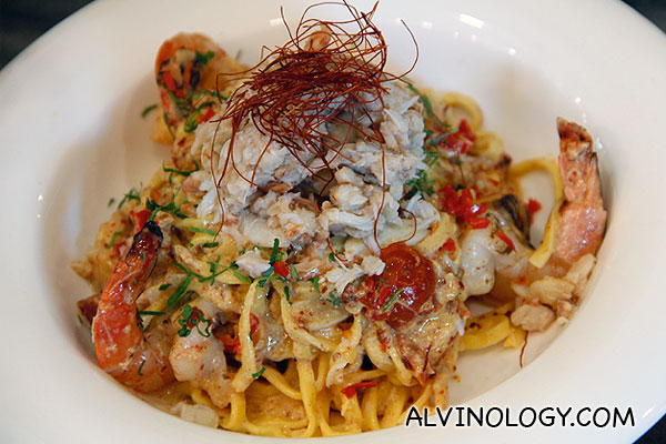 SPICY ‘DIABLO’ CRAB & PRAWN (Egg Tagliolini with prawns and crab claw tossed in a spicy egg sauce) - S$18.50