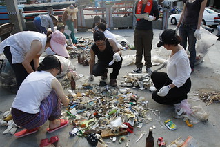 淨灘後垃圾分類已進行海洋廢棄物監測行動