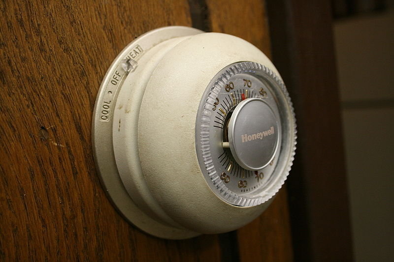 800px-Honeywell_round_thermostat