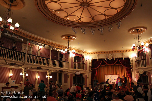 Taking a break at the Golden Horseshoe Stage