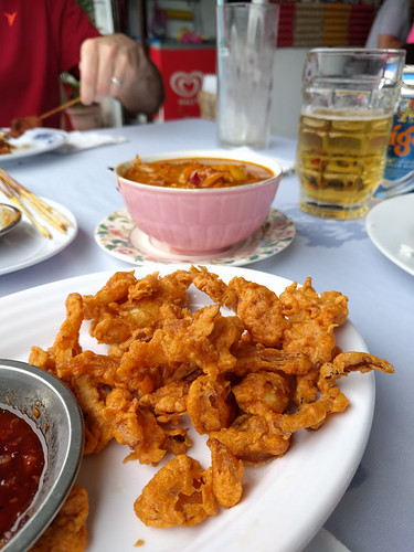 crispy squid, curry and a cold beer @ Andrew's Kampung