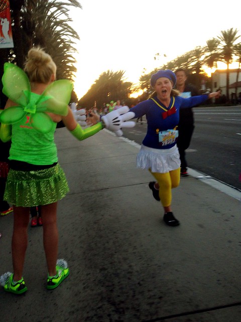High-fiving @according2kelly and the rest of @sparkleathletic gals on the way to the finish!