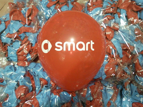 客製化廣告印刷氣球；10吋圓型標準氣球雙面單色印刷；紅色、淺藍色，印白色墨；smart by 豆豆氣球材料屋 http://www.dod.com.tw