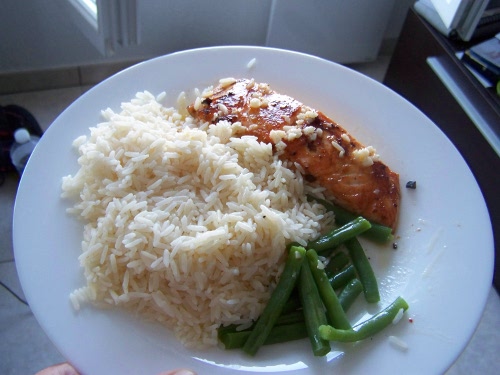 Salmon with green beans and rice