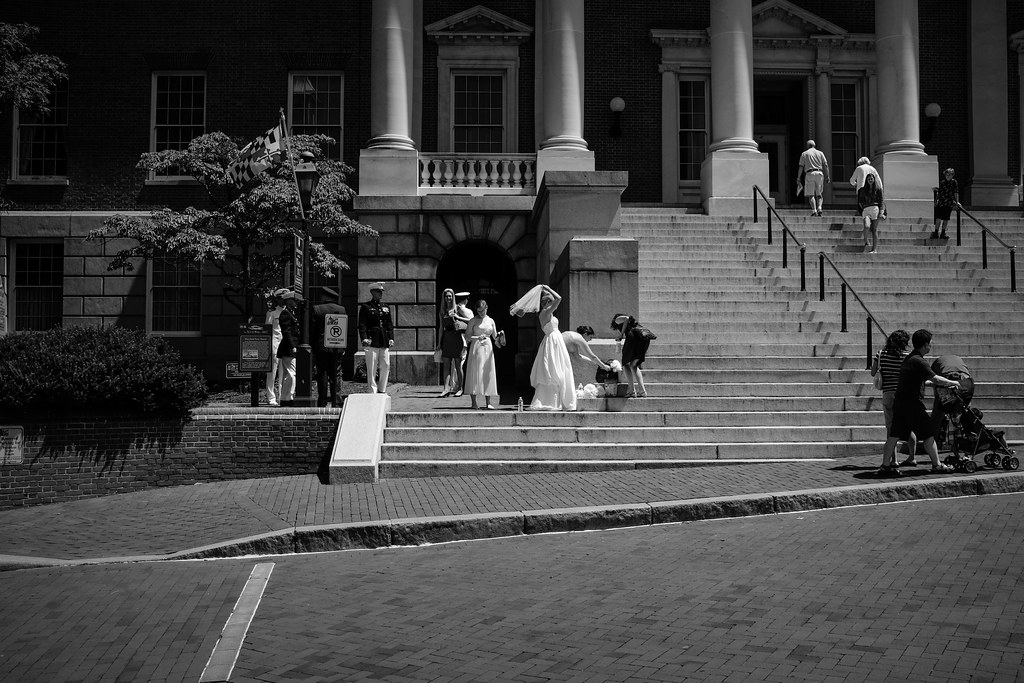 Annapolis wedding party on the Maryland State Capitol steps shot at 1/2500, f5.6 at ISO 400, -1.33 EV.