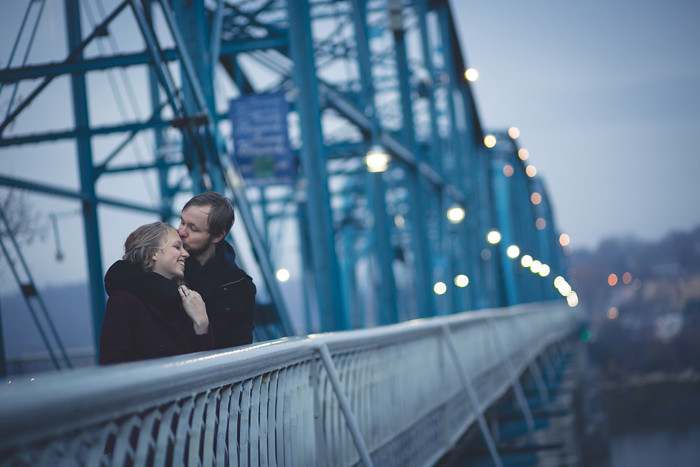 Forehead-kiss-Chattanooga-walking-bridge