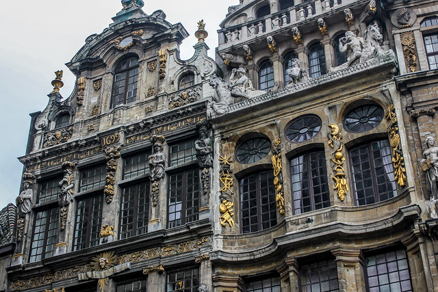 Detalles de una fachada en la gran plaza de Bruselas.