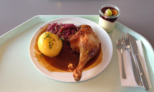 Entenkeule mit Blaukraut & Kartoffelknödel / Duck leg with red cabbage & potato dumpling