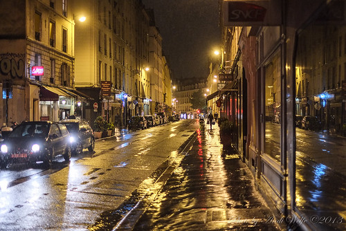 Rainy night in Marais by andiwolfe