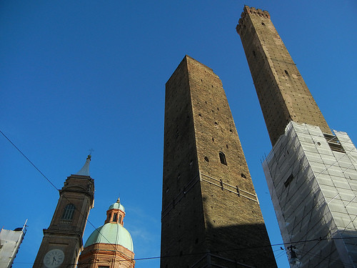 DSCN3456 _ Le due torri (Torre Garisenda, left and Torre degli Asinelli, right), Bologna, October 2012, Bologna, 16 October