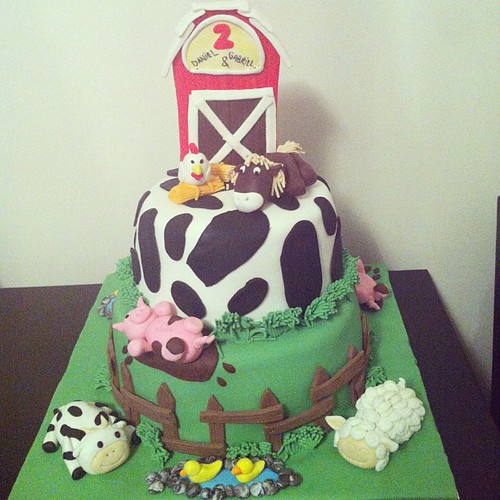 #farmcake#animalcake#barncake#sugarart #sugarpaste #sekerhamurlupastalar by l'atelier de ronitte