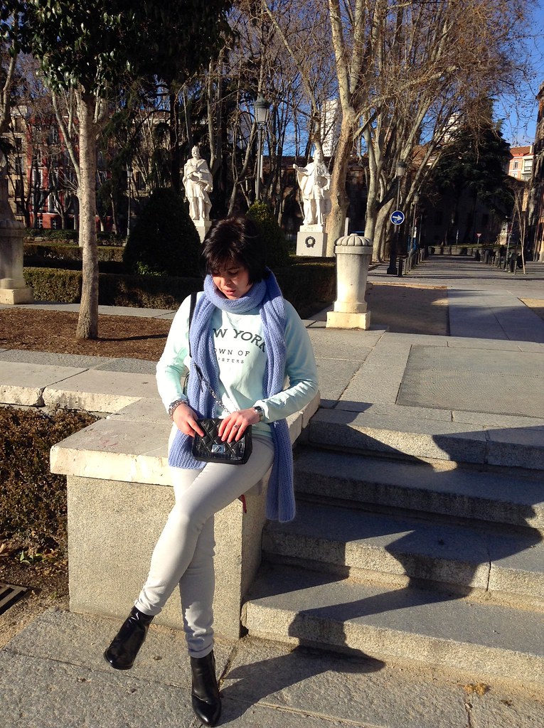 Palacio Real, Plaza de Oriente, Madrid, España: Outfit of the day - Zara