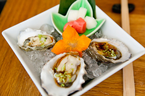 Trio of oysters