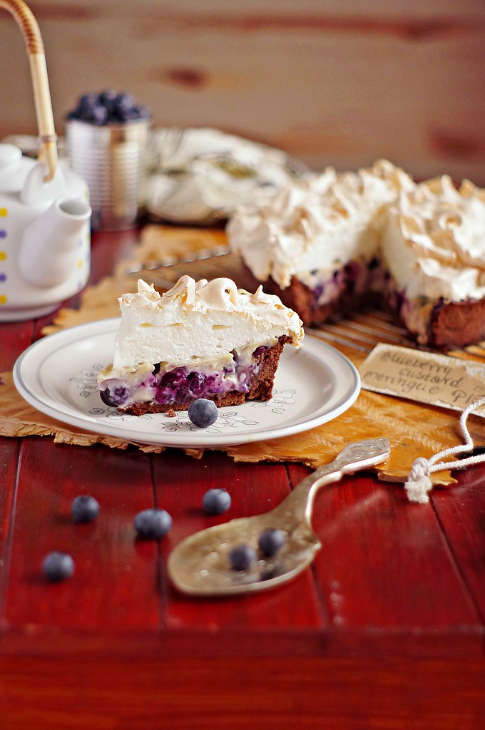 blueberry meringue cocoa pie