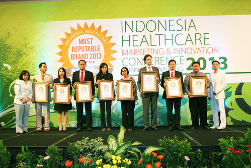 Indonesia Health Care Marketing & Innovation Conference 2013 – Foto Bersama Pemenang II.