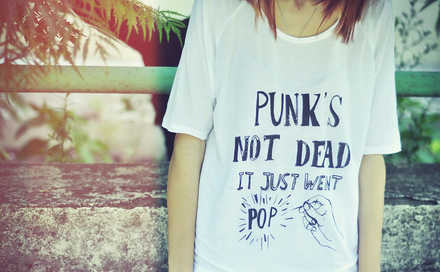 Punk's not dead tshirt