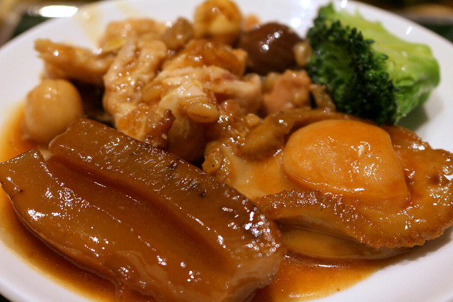 Stewed “Eight Treasures” Chicken with South African 5-head Abalone and Sea Cucumber