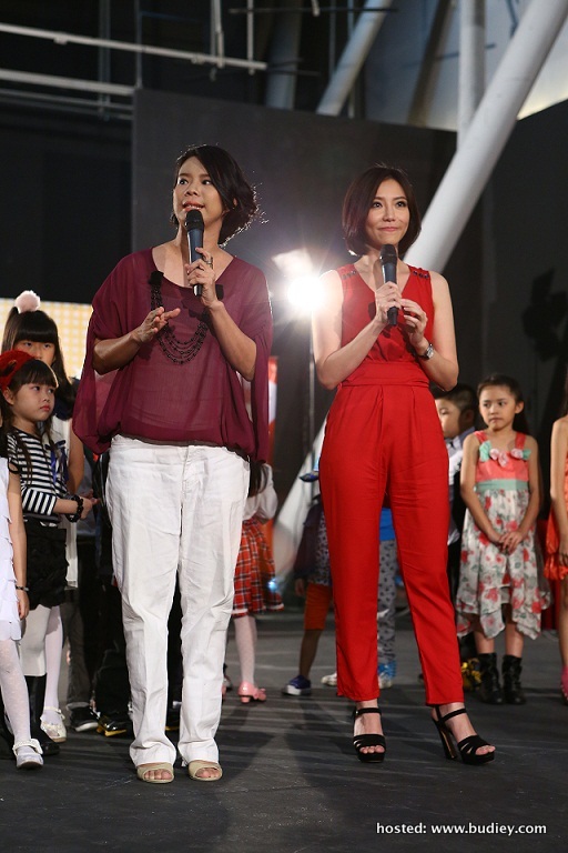 The Super Cute Hosts (L-R) Linda Ang &Amp; Lynn Lim