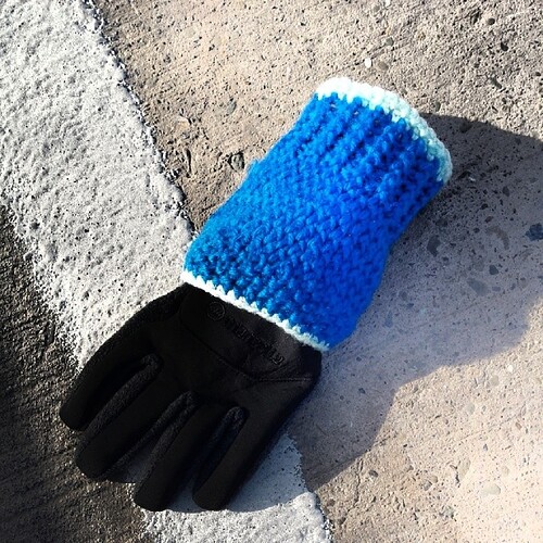 People are shedding gloves like crazy on the Guadalupe River Trail.   Manzella w/ knitted cover.