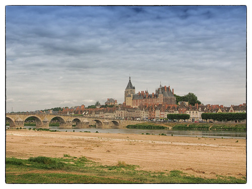 Gien (stadje aan de Loire) by hans van egdom