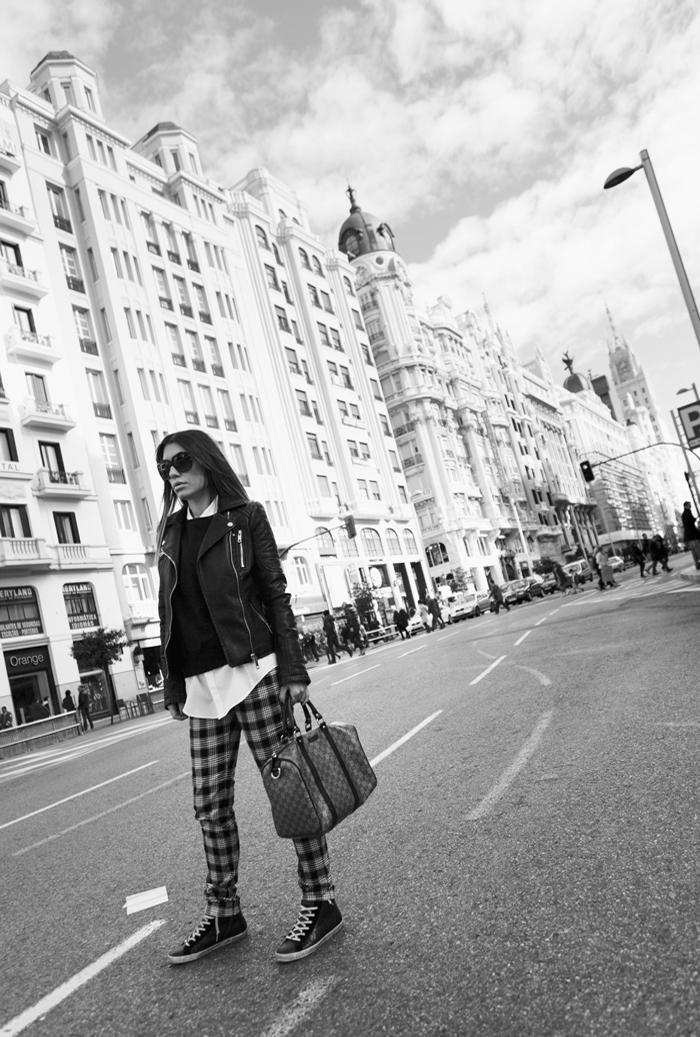 street style barbara crespo tartan trousers sheinside zara gucci bag fashion blogger outfit