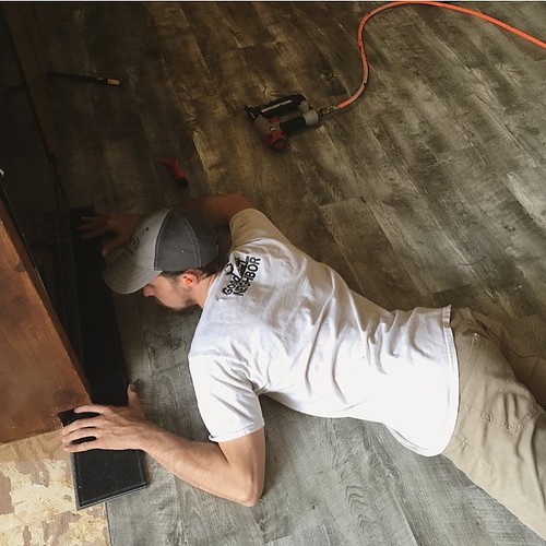 Trust Good Neighbor to get your next rental home ready for rental! #remodeling #handymanpeachtreecity #handyman #professional #service #company #vinylflooring #vinylfloor #flooring #flooringcompany