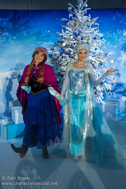 A very special Christmas morning Frozen event