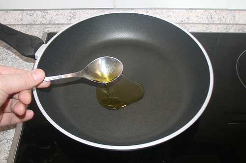 24 - Olivenöl erhitzen / Heat up olive oil