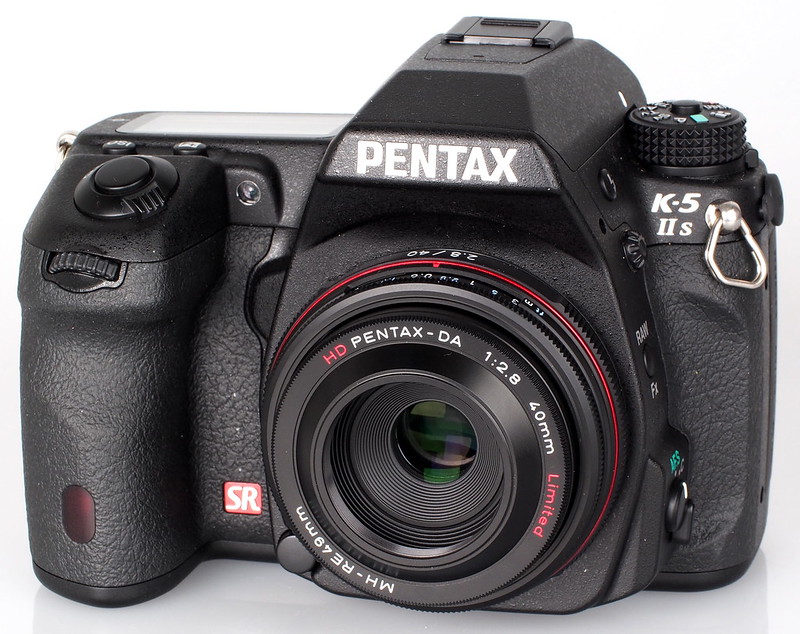 highres-HD-Pentax-DA-40mm-f2-8-limited-lens-black-1_1382093444
