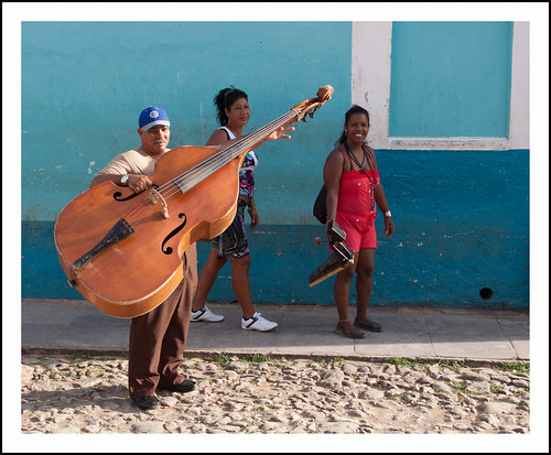 Trinidad- de bassist by hans van egdom