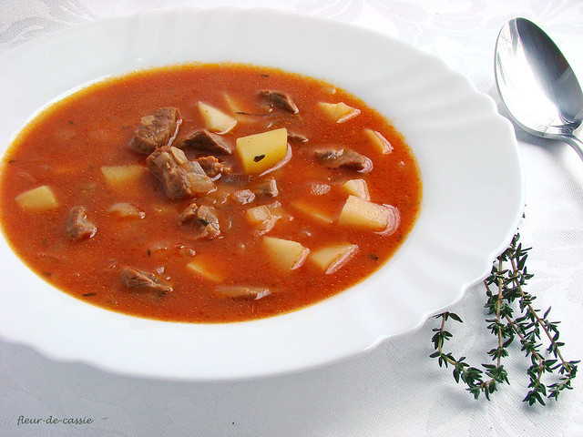 Венгерский суп гуляш фото