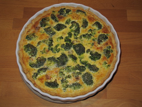 Quiche mit Roquefort, Broccoli und Zwiebeln