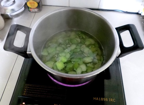 Jerup peti (Pickled stinky bean)