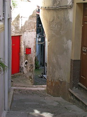 Narrow streets and natural spaces