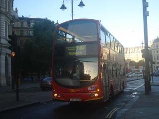London General WVL137 on Route N87, Trafalgar Square