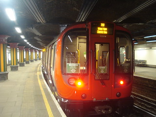 S7 21318 on District Line (Training), Bow Road