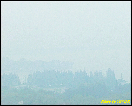 杭州 吳山天風景區 - 031 (城隍閣 從城隍閣鳥瞰霧中的西湖)