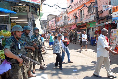 Troops stand guard during a 2008 election (by: Agencia Brasil, creative commons)