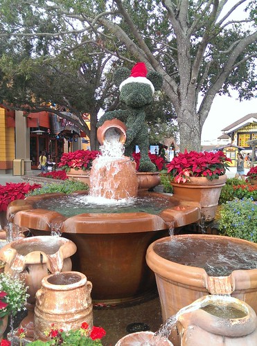 Florida - Downtown Disney Mickey Topiary