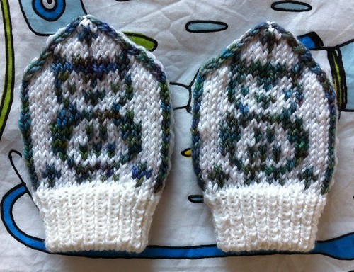 Owl Baby Mittens by Beatrixknits