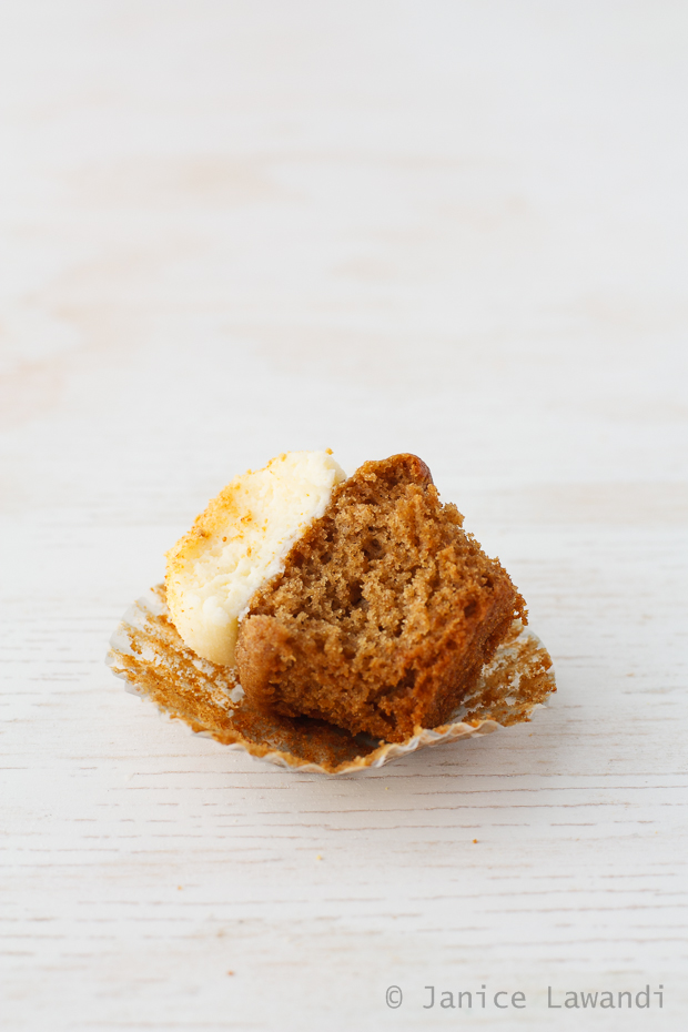 apple spice cupcakes with cream cheese frosting | kitchen heals soul