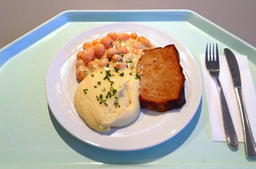 Hackbraten mit Rahmkarotten & Kartoffelpüree / Meat loaf with cream carrots & mashed potatoes