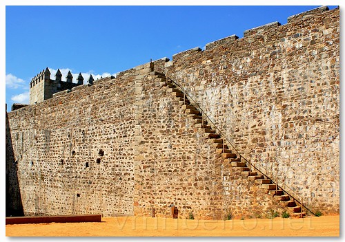 Muralha do Castelo de Sabugal by VRfoto