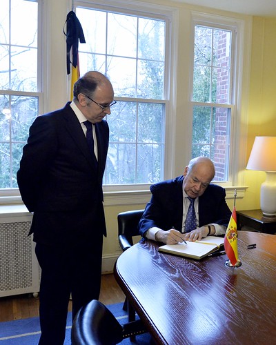 OAS Secretary General Paid His Respects to Spain on the Death of Former President Adolfo Suárez